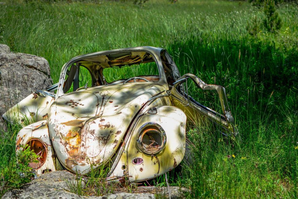 abandoned car