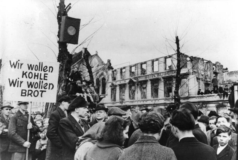 postwar hunger demonstration Germany Image Bundesarchiv Bild 183 B0527 0001 753