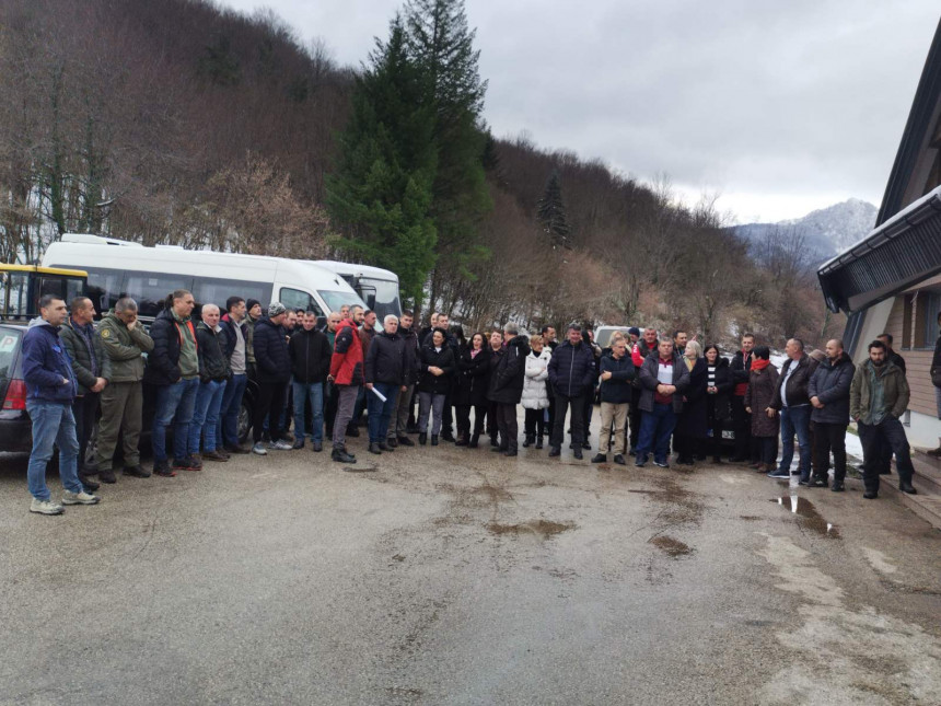 res 1640713327 radnici np sutjeska u strajku do ispunjenja zahtjeva